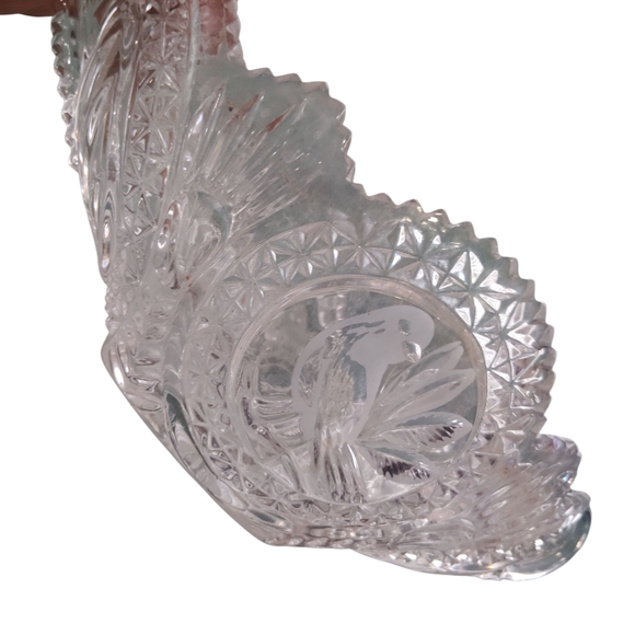 Elegant Clear Glass Parrot Art Piece - Picture 1 of 3
